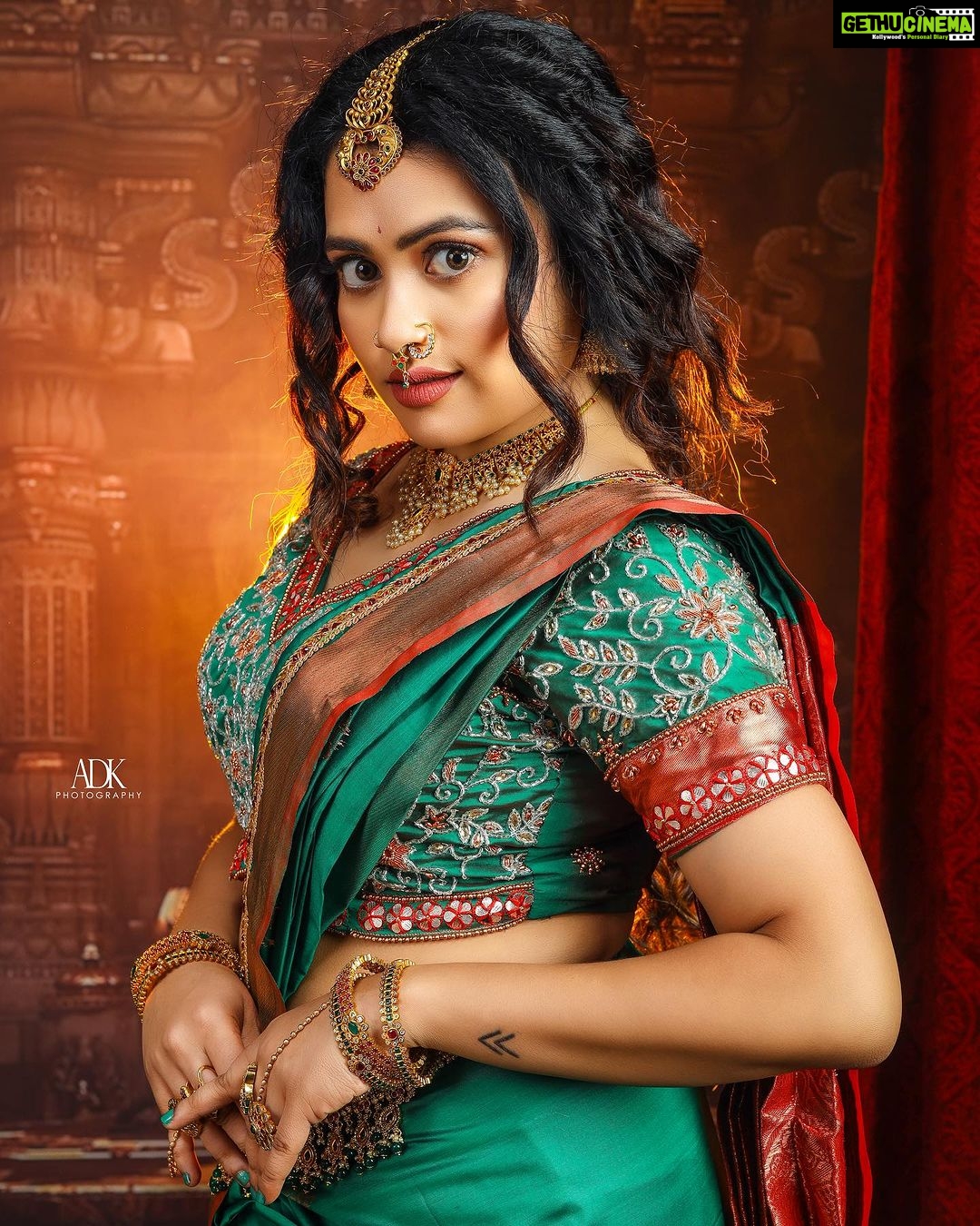Farina Azad Instagram - Mua @jay_makeup_artist_ Outfit @mokshe_rental_destination Photography @adk_karthik Jewellery @jewelhub_chennai
