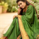 Farina Azad Instagram - பாரதி கண்ணம்மா தொடரின் "எதிர் நாயகி" வெண்பா Artist - @farina_azad_official Costumes - @ivalinmabia Photography - @camerasenthil Makeup - @saranyamakeupartistry Hair - @shalini_hairartist Shoot organized by @rrajeshananda