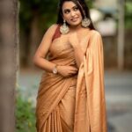 Farina Azad Instagram - Merry Christmas insta family 🥰❤️ பாரதி கண்ணம்மா தொடரின் "எதிர் நாயகி" வெண்பா Artist Farina Latest Photoshoot Artist - @farina_azad_official Costumes - @ivalinmabia Photography - @camerasenthil Makeup - @saranyamakeupartistry Hair - @shalini_hairartist Shoot organized by @rrajeshananda