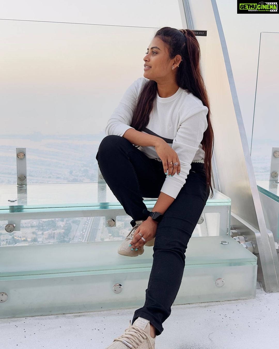 Farina Azad Instagram - Finding calm in all the chaos! Good evening insta fam 🥰