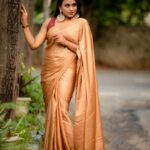 Farina Azad Instagram - Merry Christmas insta family 🥰❤️ பாரதி கண்ணம்மா தொடரின் "எதிர் நாயகி" வெண்பா Artist Farina Latest Photoshoot Artist - @farina_azad_official Costumes - @ivalinmabia Photography - @camerasenthil Makeup - @saranyamakeupartistry Hair - @shalini_hairartist Shoot organized by @rrajeshananda