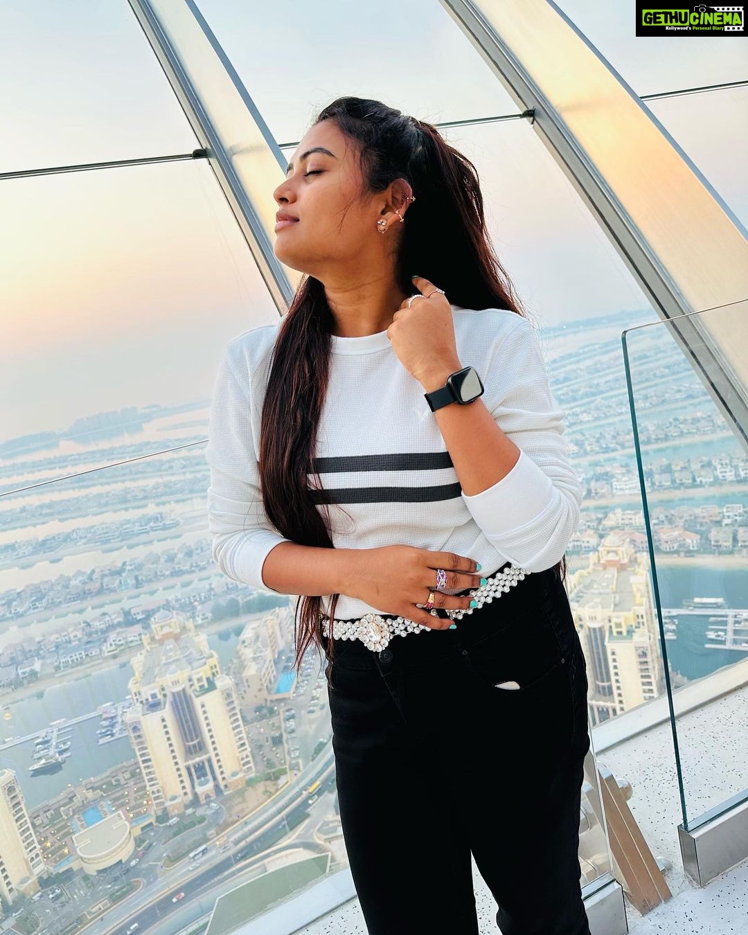 Farina Azad Instagram - Finding calm in all the chaos! Good evening insta fam 🥰