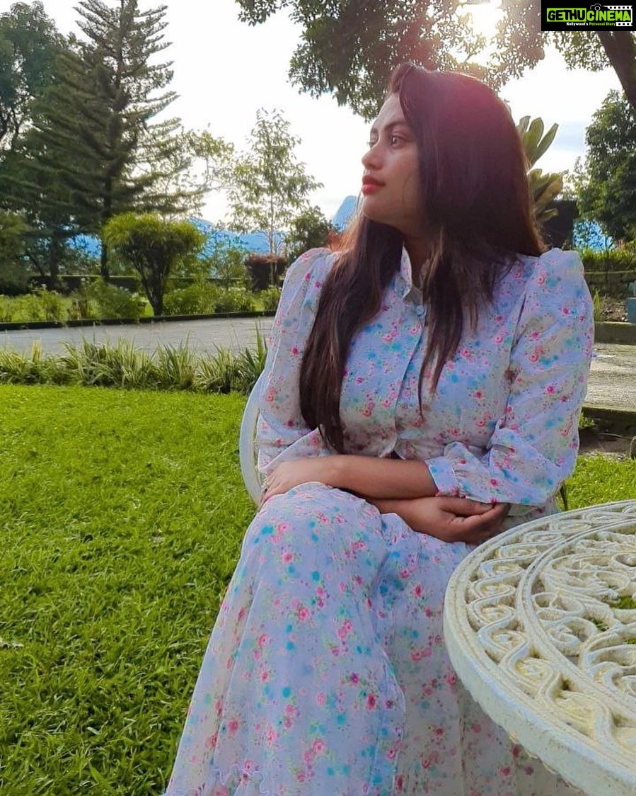 Farina Azad Instagram - Evening ❤️ Pic courtesy @ayeshathaha Location @teabungalows