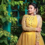 Farina Azad Instagram - Mua @jaanumakeoverartistry Hairdo @akila_hairstylist Outfit @mokshe_rental_destination Jewellery @littlefingers_bridal_jewellery Location @elementsoneastcoast Photography @single_sparrow_photography