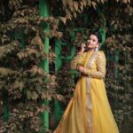 Farina Azad Instagram - Mua @jaanumakeoverartistry Hairdo @akila_hairstylist Outfit @mokshe_rental_destination Jewellery @littlefingers_bridal_jewellery Location @elementsoneastcoast Photography @single_sparrow_photography