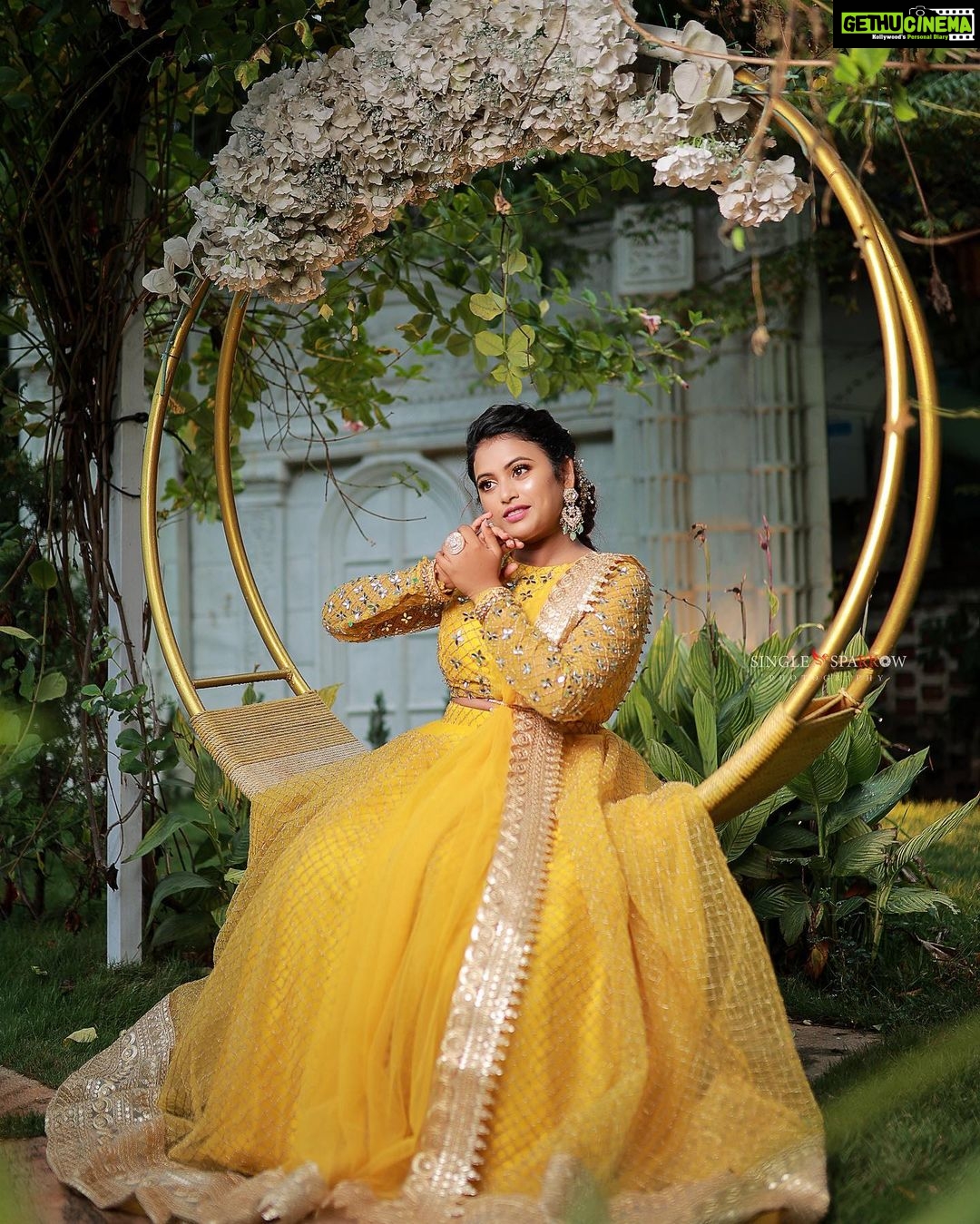 Farina Azad Instagram - Mua @jaanumakeoverartistry Hairdo @akila_hairstylist Outfit @mokshe_rental_destination Jewellery @littlefingers_bridal_jewellery Location @elementsoneastcoast Photography @single_sparrow_photography