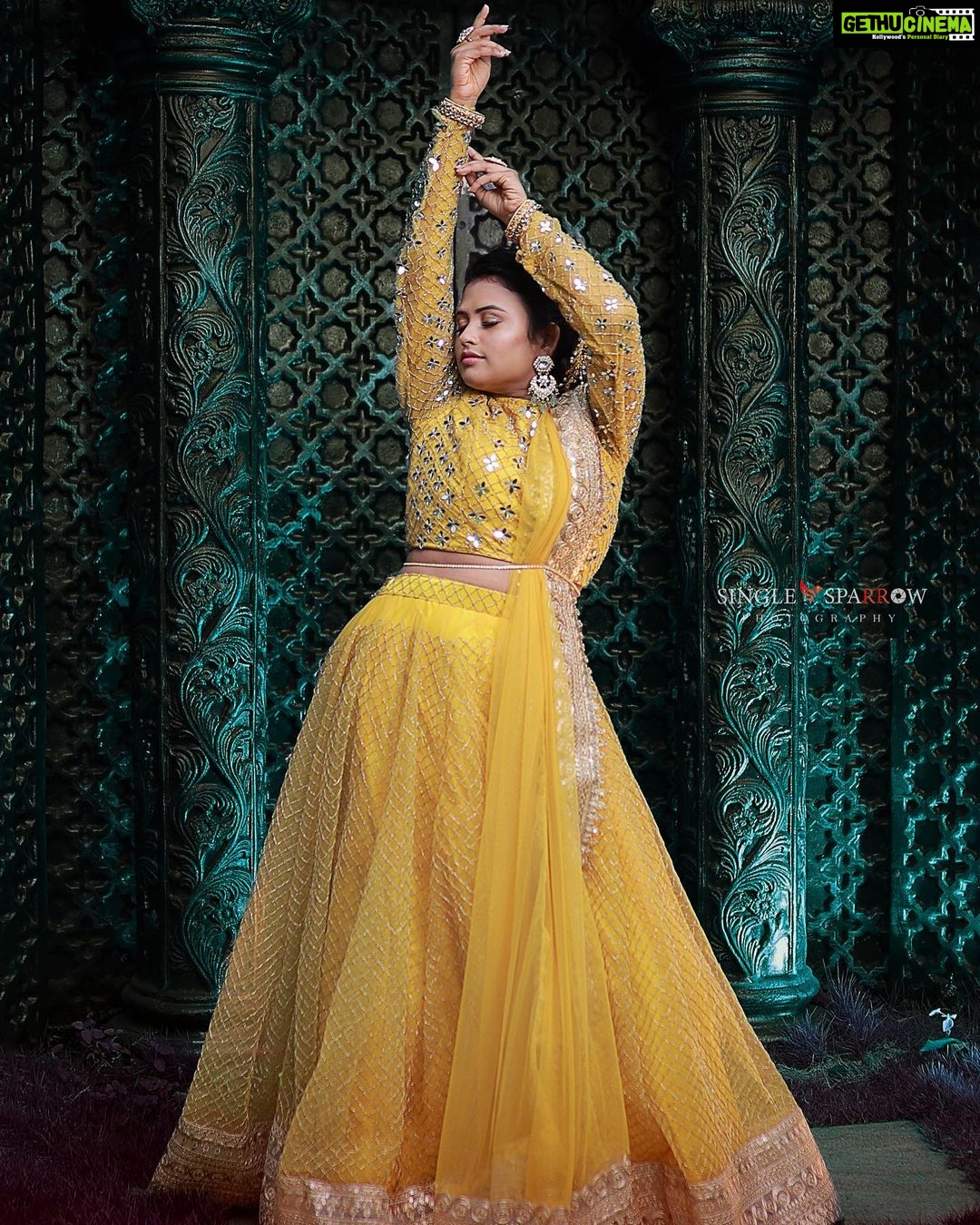 Farina Azad Instagram - Mua @jaanumakeoverartistry Hairdo @akila_hairstylist Outfit @mokshe_rental_destination Jewellery @littlefingers_bridal_jewellery Location @elementsoneastcoast Photography @single_sparrow_photography