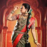 Farina Azad Instagram - Makeup:@brindhas_makeup_artistry Photography: @shutter_bees Costumes:@j2fashions Jewels:@new_ideas_fashions Floral :@weddingflowerjadai Location:@arangaa.space