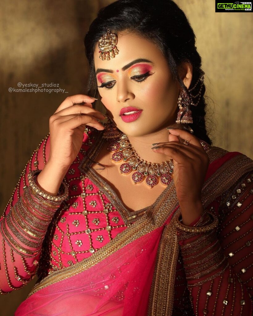 Farina Azad Instagram - Mua - @sushi_the_makeover_artistry Jewelry - @aishubridal_jewellery Photography - @yeskay_studioz @kamaleshphotography_ Cinematography - @samjeremiahj Location - @istills_studio Outfit @sajna_bridal_wear_designer