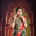 Farina Azad Instagram - Makeup:@brindhas_makeup_artistry Photography: @shutter_bees Costumes:@j2fashions Jewels:@new_ideas_fashions Floral :@weddingflowerjadai Location:@arangaa.space