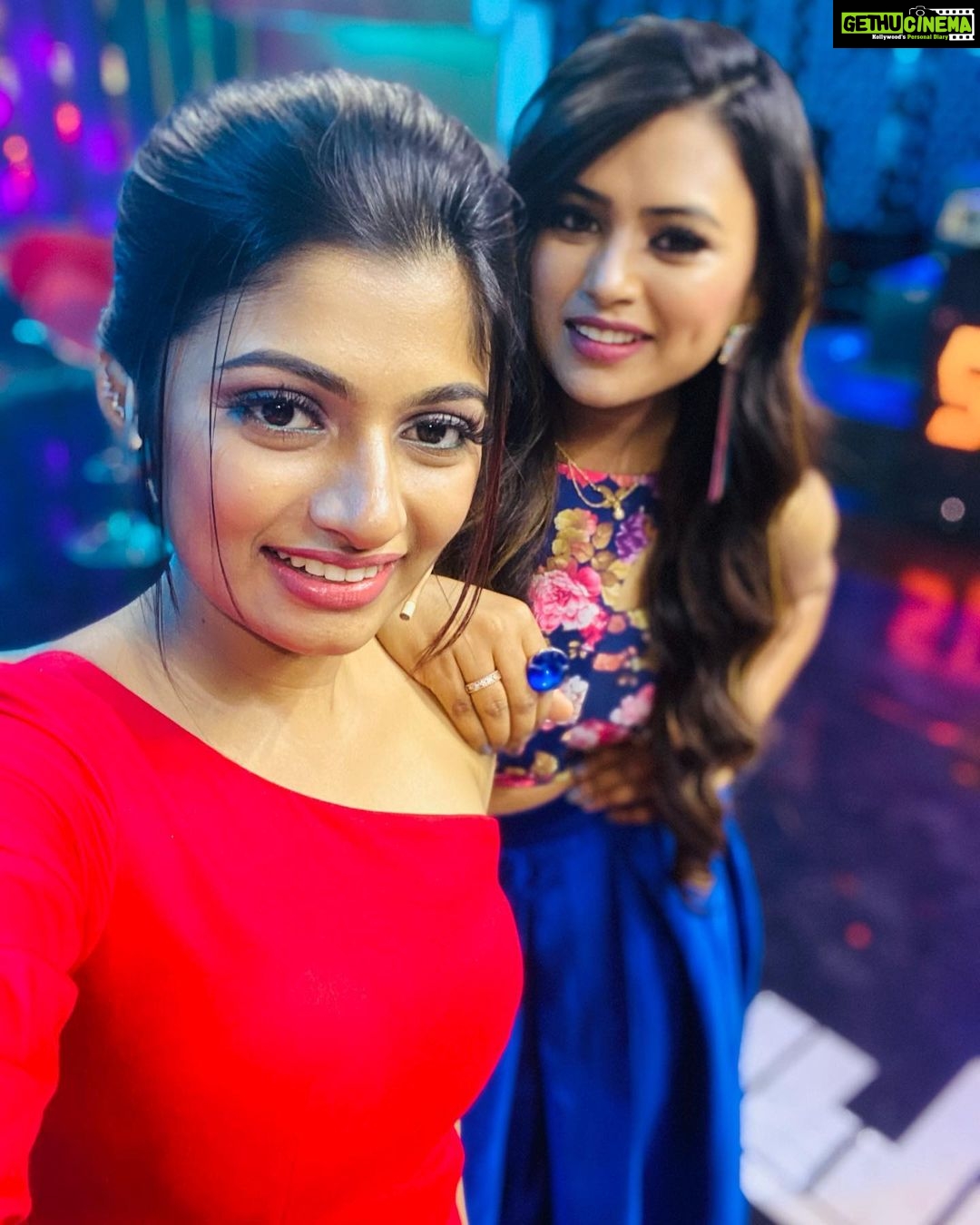 Farina Azad Instagram - Nigalchi in mudivil @vj_archana_ @vinusha_devi