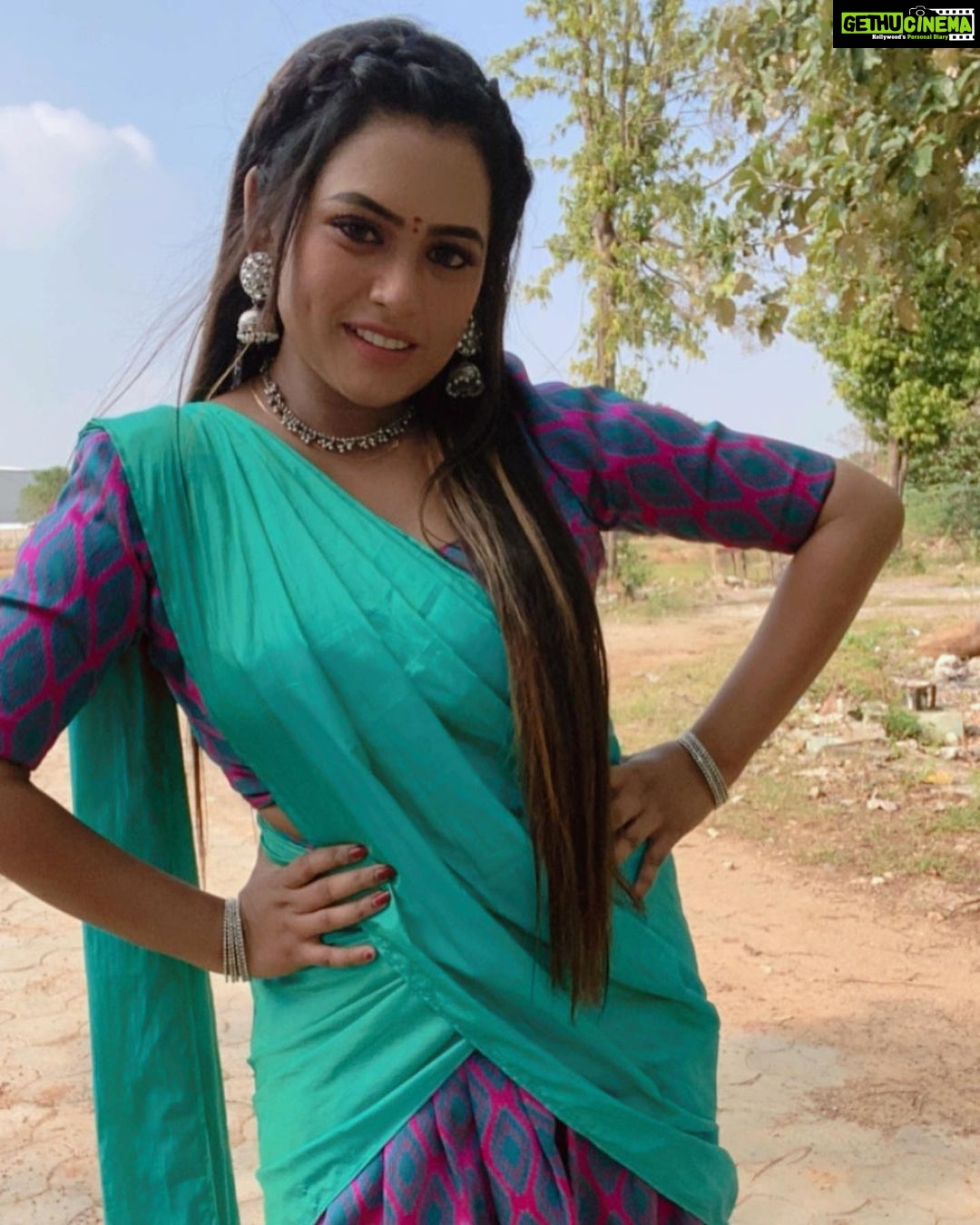 Farina Azad Instagram - Outfit @srisaicollections9