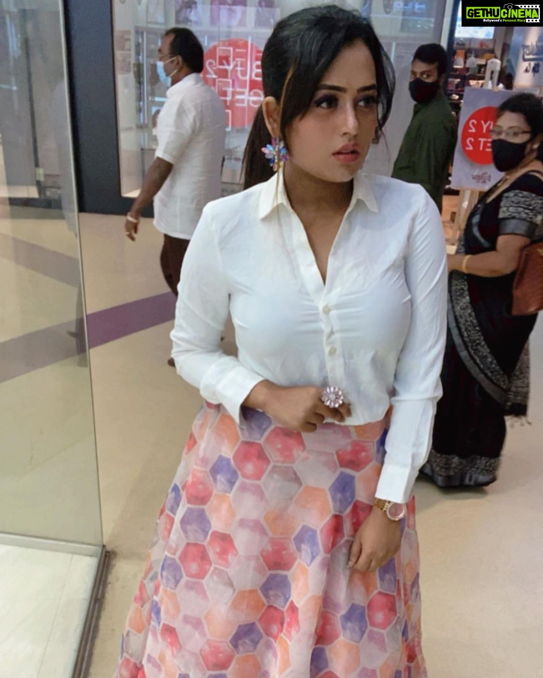 Farina Azad Instagram - Outfit by @studioavini @ashu_nagaraj_