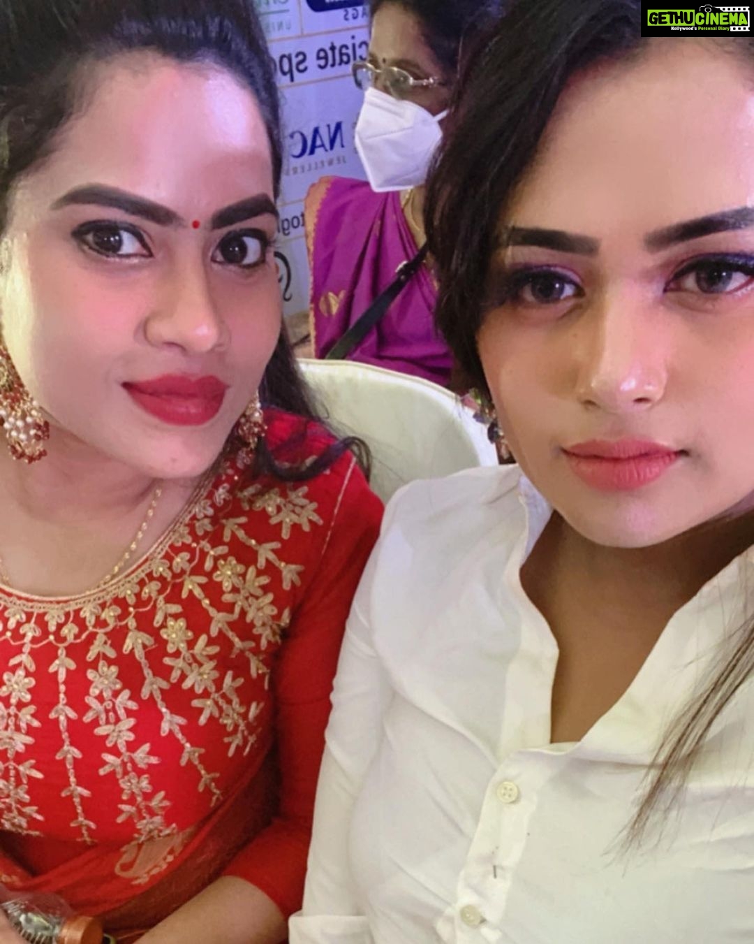 Farina Azad Instagram - Outfit by @studioavini @ashu_nagaraj_