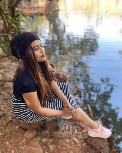 Farina Azad Instagram - Wear peace 😇
