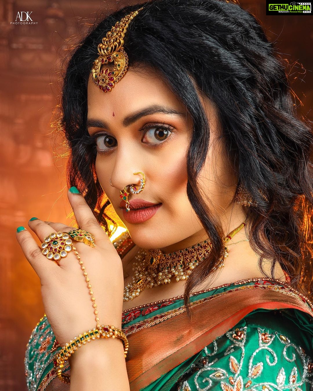 Farina Azad Instagram - Mua @jay_makeup_artist_ Outfit @mokshe_rental_destination Photography @adk_karthik Jewellery @jewelhub_chennai