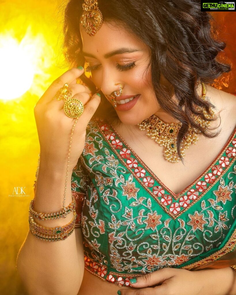 Farina Azad Instagram - Mua @jay_makeup_artist_ Outfit @mokshe_rental_destination Photography @adk_karthik Jewellery @jewelhub_chennai