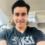 Gautam Rode Instagram - Have a great Sunday friends 😇