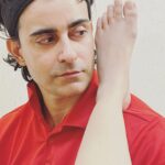 Gautam Rode Instagram - A June story! 🫶🏻🧿 #feetandchips #rodegautam #forlife #rodelife #hospitalscares #morenaps #lessgrwm #pregnant #thirdtrimester #realness #insomnia #swollenfeetinwater #kaftans #naptime #bedrest #oldclothes #footorface #whosprettier #juices #love #bump Mumbai, Maharashtra