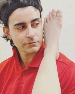 Gautam Rode Instagram - A June story! 🫶🏻🧿

#feetandchips #rodegautam #forlife #rodelife #hospitalscares 
#morenaps #lessgrwm #pregnant #thirdtrimester #realness #insomnia #swollenfeetinwater #kaftans #naptime #bedrest #oldclothes #footorface #whosprettier #juices #love #bump