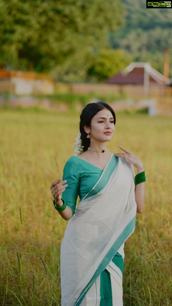 Gayathri Suresh Instagram - “COLOURS OF ONAM”✨ Onam Series- Day 1✨ Happy Uthradam Kuttyole✨ PC : @suhail_choyi_photography Styling : @gayathri_r_suresh Editing : @gayathri_r_suresh ( please bear with my novice editing skills) Concept : @gayathri_r_suresh