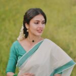 Gayathri Suresh Instagram - “COLOURS OF ONAM”✨ Onam Series- Day 1✨ Happy Uthradam Fam❤️ PC : @suhail_choyi_photography Styling: @gayathri_r_suresh Concept : @gayathri_r_suresh