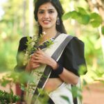 Gayathri Suresh Instagram - “COLOURS OF ONAM”✨ Onam Series- Day 4✨ Happy Chathayam❤️ Styling : @gayathri_r_suresh Concept : @gayathri_r_suresh Location: @kodanat_mana Editing : @gayathri_r_suresh
