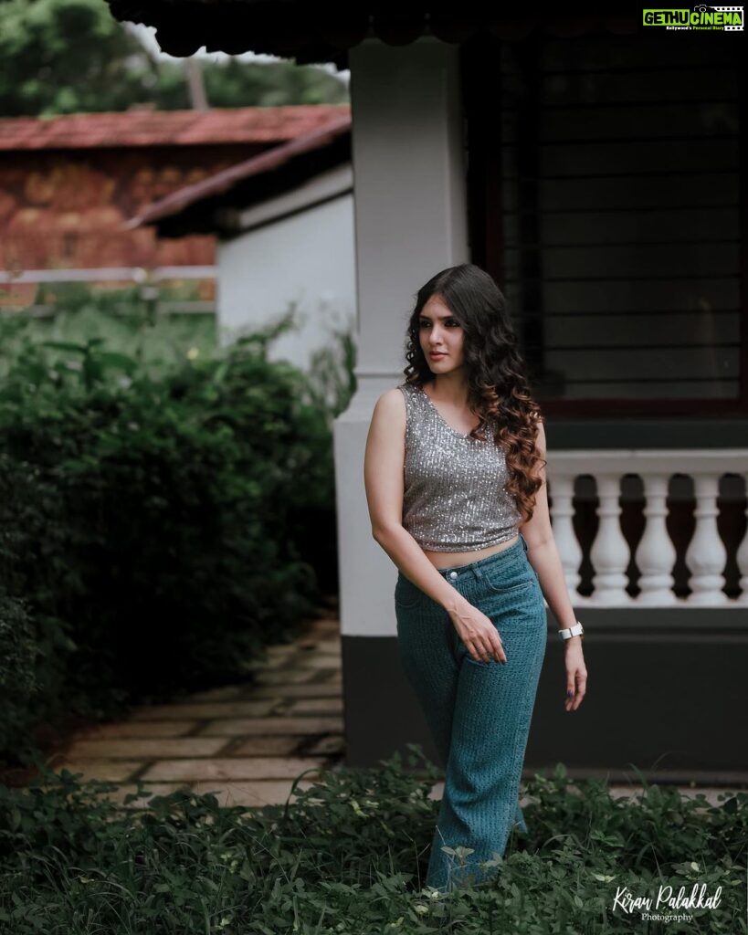 Gayathri Suresh Instagram - @gayathri_r_suresh 🦋💜 . #gayathrisuresh #gayathri #gayathrisureshlovers #reels #reelitfeelit #reel #réel #reelsinstagram #reelkarofeelkaro #reelsvideo #reelit #reelindia #reelsinsta #reelitfeelit❤❤ #reelinstagram #reeltoreel #reelsviral #reellife #reelskarofeelkaro #trending #trendingsongs #trendingnow #kerala #keralagodsowncountry #kochi #modelsinkochi Kerala - God's Own Country