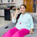 Gayathri Yuvraaj Instagram - Just one small positive thought in the morning can change your whole day. So being comfortable is very important ❤️❤️ @sleepcosee #comfortable #cosee #happyday