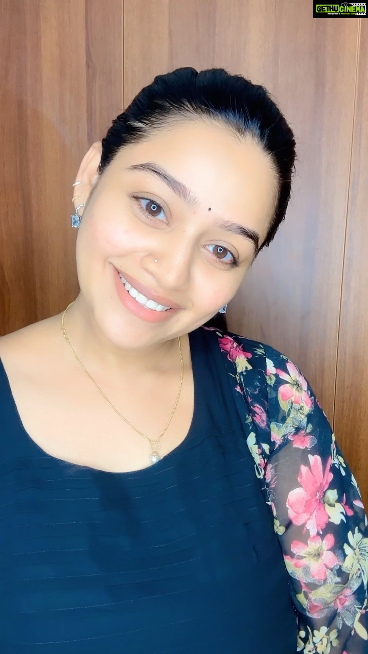 Gayathri Yuvraaj Instagram - 🖤 @hamsini_boutique
