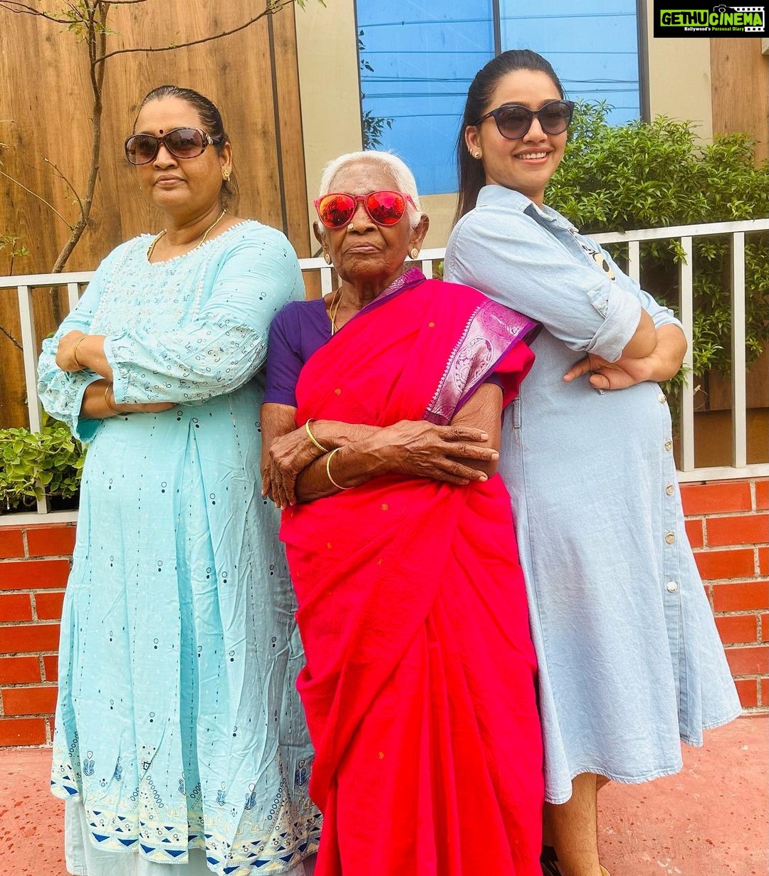 Gayathri Yuvraaj Instagram - Jolyy ah oru trip polamaa? 🛣️ Thrilled watching Sweet Kaaram Coffee on @primevideoin!! All set to go on a road trip with my mains!😍 Share your connection with #SweetKaaramCoffee and join us on this incredible road trip!🚗🧳 #ad
