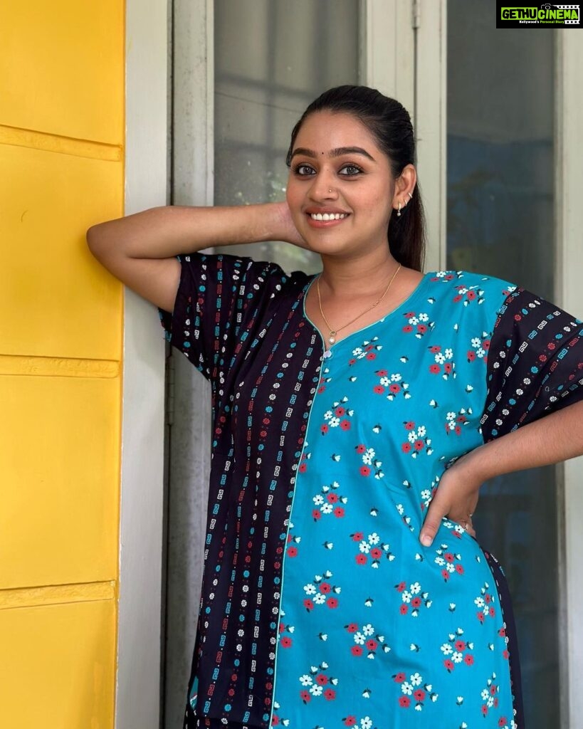 Gayathri Yuvraaj Instagram - Life is so beautiful when you give a pause and watch it 💕 Feeling comfortable standing in a place where I’m happy and in this comfortable nightwear from @ramcollection76 📸 @yuvi_smart
