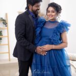 Gayathri Yuvraaj Instagram – You never understand life until it grows inside of you. 
Eagerly awaiting ❤️❤️

Makeup @profile_makeover
Hairstyle @mani_stylist
Photographer @dilipkumar_photography
Jewel 
@new_ideas_fashions 
Dress & location @artista_propshop

#pregnancyphotoshoot #7month #couplesgoals