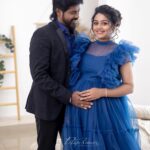 Gayathri Yuvraaj Instagram - You never understand life until it grows inside of you. Eagerly awaiting ❤️❤️ Makeup @profile_makeover Hairstyle @mani_stylist Photographer @dilipkumar_photography Jewel @new_ideas_fashions Dress & location @artista_propshop #pregnancyphotoshoot #7month #couplesgoals