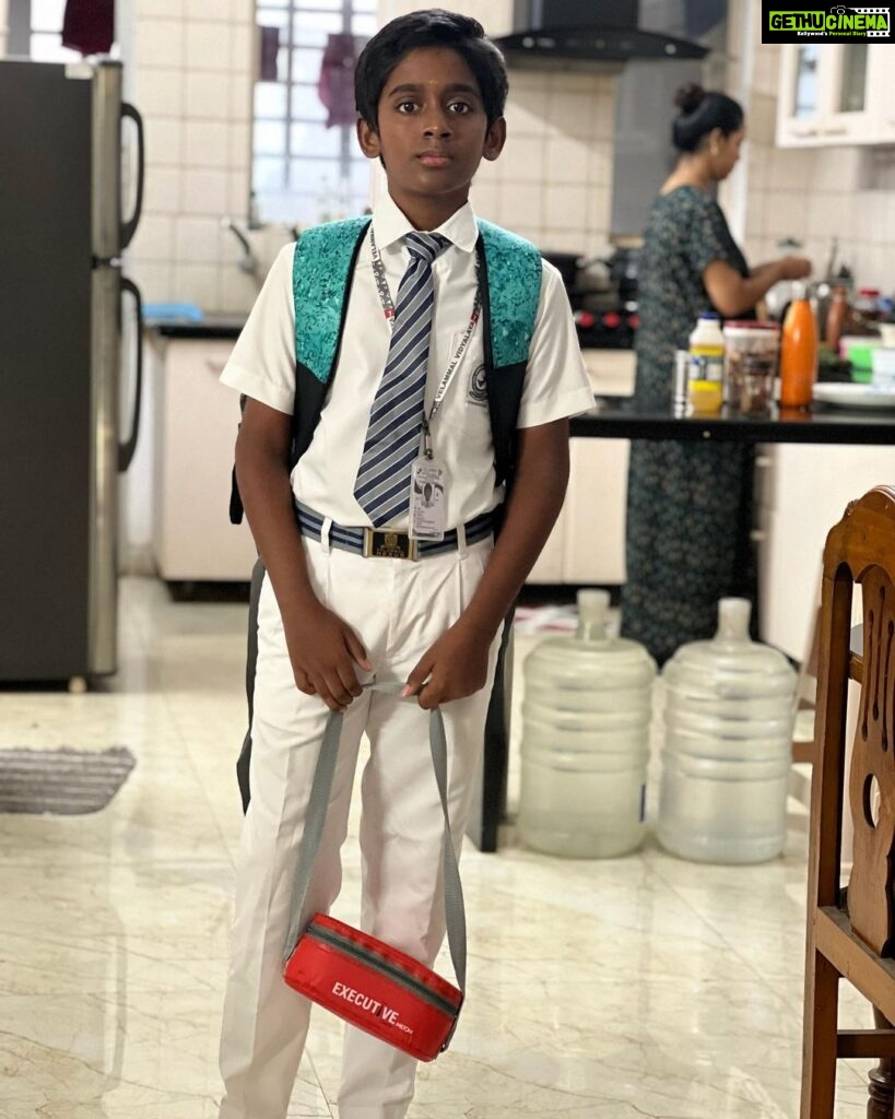 Gayathri Yuvraaj Instagram - First day to school after the summer break !! All the best champ 🫶🏽 It’s always amma at the back with full care and love for the son to win ♥️ @gayathri_yuvraaj always a good mother ❤️❤️