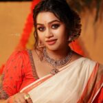 Gayathri Yuvraaj Instagram - 🧡🧡🧡 Makeup @elegant_bridalstudio Blouse @elitebridalstore Jewel @aarkayjewellers Photography @weddingsby_gk Retouch @editors_desktop