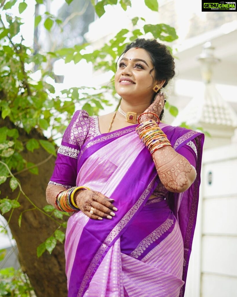 Gayathri Yuvraaj Instagram - 💜💜 One of the secrets of a happy life is continuous small treats.” 💜💜 Makeover @profile_makeover Hairstyle @mani_stylist_ Saree @lakshmiboutique2021 Blouse design @abarnasundarramanclothing