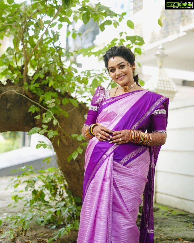 Gayathri Yuvraaj Instagram - 💜💜 One of the secrets of a happy life is continuous small treats.” 💜💜 Makeover @profile_makeover Hairstyle @mani_stylist_ Saree @lakshmiboutique2021 Blouse design @abarnasundarramanclothing