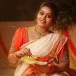 Gayathri Yuvraaj Instagram - 🧡🧡🧡 Makeup @elegant_bridalstudio Blouse @elitebridalstore Jewel @aarkayjewellers Photography @weddingsby_gk Retouch @editors_desktop