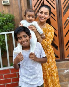 Gayathri Yuvraaj Instagram - With my magan 💕marumagan 😍😍 #tarunyuvaraj #paarthivRajamani ❤️❤️