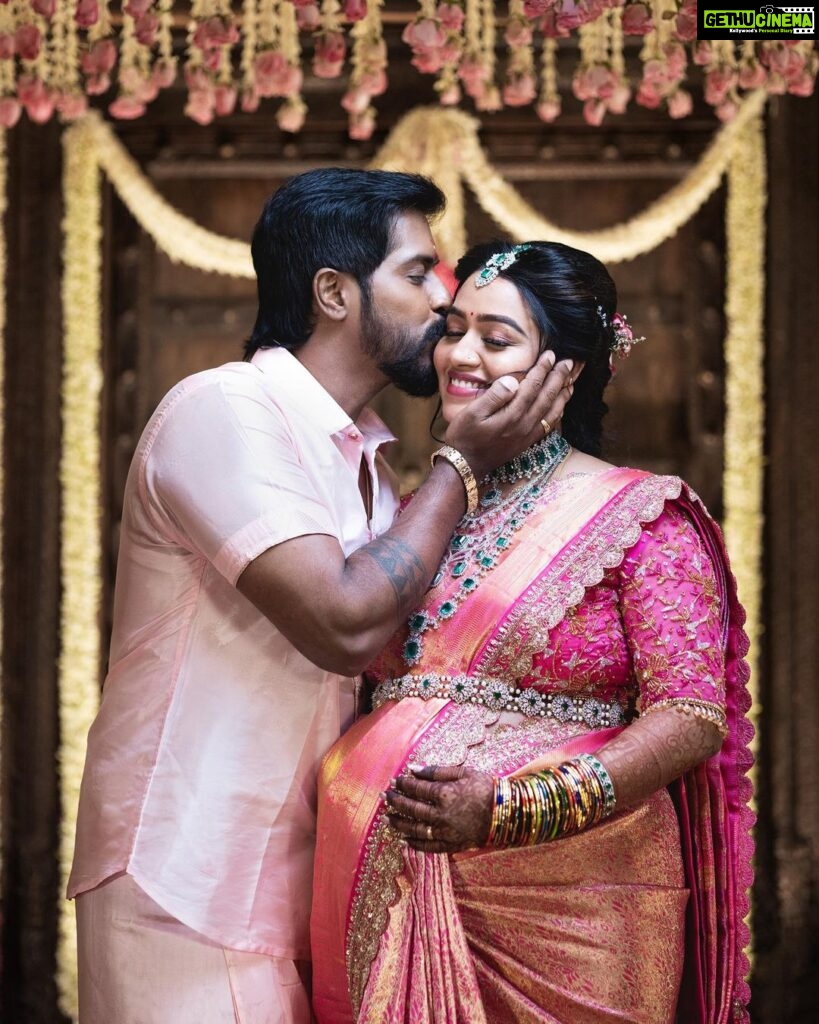 Gayathri Yuvraaj Instagram - Feeling the special moments of parenthood ❤️❤️ We thank each and every soul who showed your love and support for this special day ❤️🤰👨‍👩‍👧‍👦 Decor and setup by @purpletreeprojects Shot by @oncemore.photography Makeup artist @profile_makeover Hair stylist @mani_stylist_ Yuvi makeover @chella_hair_makeup Saree from @pachaiyappas_silks Yuvi wardrobe designer @shahid_7creations Material @sreekamakshisilk Jewellery @new_ideas_fashions Blouse and saree designed by @tweety_threads Florals @blossom_bridal_flowers Mehendi @aravinth_mehendi_makeup Event directors @yuvi_smart & @savitha_prakash from @purpletreeprojects #babyshowers #blessings #happyfamily