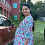 Gayathri Yuvraaj Instagram - 🤍🤍 Shine bright like a diamond!! Dress @iniyas_maternitywears