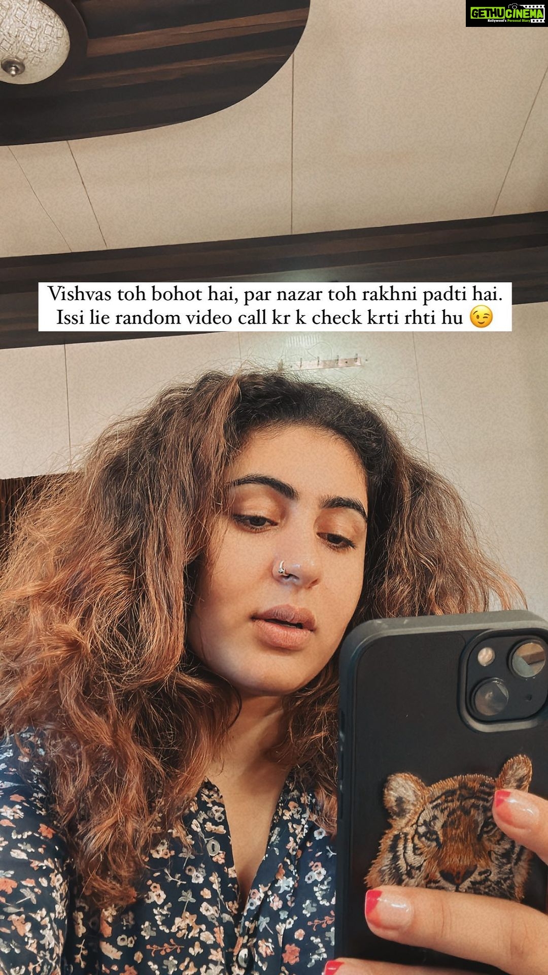 Geetika Mehandru Instagram - Can’t help but keep an eye on this one 😄❤️ Ps. This happens only when I’m out of Mumbai! 💕 #longdistancelove @geetikamehandru #spyingonmylove #canyoublameme #instadaily #instareels #reelitfeelit #reelkarofeelkaro Raipur