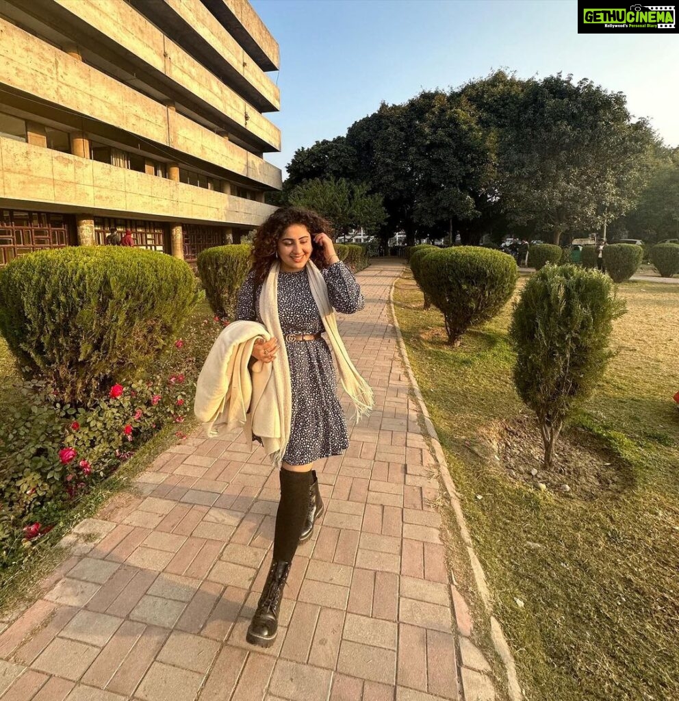 Geetika Mehandru Instagram - A New Year is like a blank book, and the pen is in your hands. It is your chance to write a beautiful story for yourself. Happy New Year.🥳💫✨ Thankyou @lavishphotography ✨💫 #winteroutfit #newyear #2023 Panjab University, Chandigarh