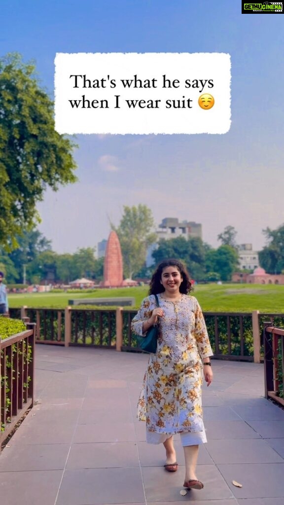 Geetika Mehandru Instagram - Wssup ?¿ #amritsar #girlinsuit