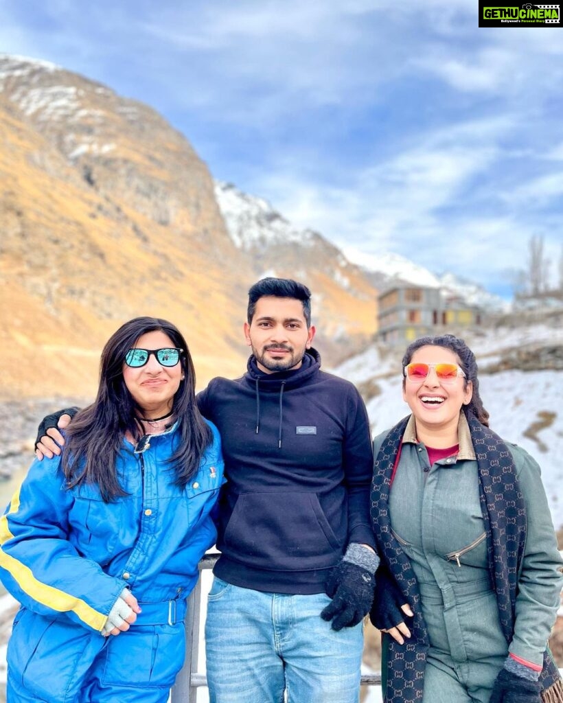 Geetika Mehandru Instagram - Live for moments you can't put into thoughts... #vacation #manali #ootd #koksar #snowday #winteroutfit #winter #friendswhotravel Koksar