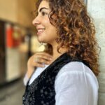 Geetika Mehandru Instagram – 🫶🏻

@geetikamehandru 

#potd #curlyhair #geetikamehandru Mumbai – मुंबई