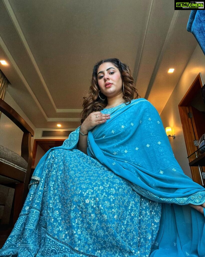 Geetika Mehandru Instagram - 🫶🏻 @geetikamehandru #potd #sunday #indianwear सपनों का शहर मुंबई