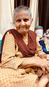 Geetika Mehandru Instagram - She's the sweetest 🫶❤️

@geetikamehandru 

#geetikamehandru #trendingreels #grandparents #blessed #reelitfeelit #reelkrofeelkro