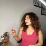 Geetika Mehandru Instagram - Absolutely! How about "Curly & Captivating: A dash of pink, a hint of perfume, and a heart full of adventure 💕🌸 @geetikamehandru #InstaAdventures #curlychic Mumbai - मुंबई